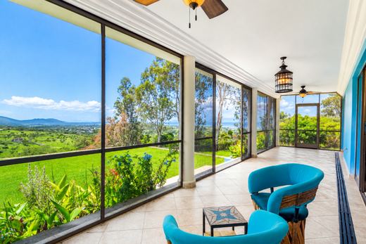 Hacienda Horizons, photograph 2