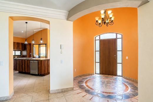 Hacienda Horizons, photograph 4