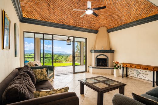 Hacienda Horizons, photograph 6