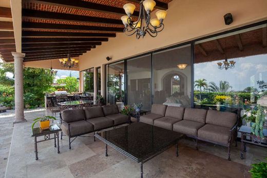 Riviera Oasis, photograph 4