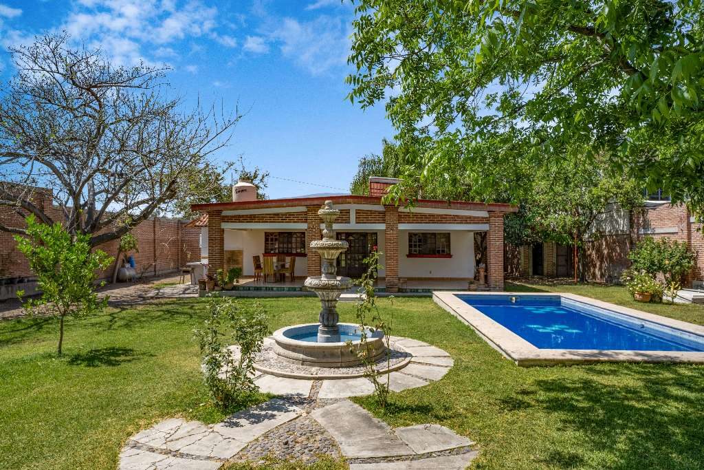 Fuente Serena in Roca Azul