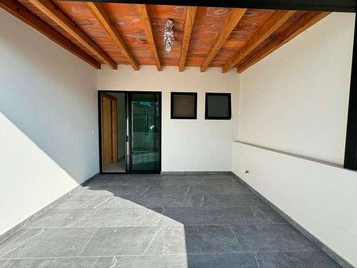 Casa Luna, photograph 2