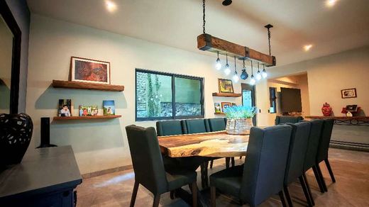 Modern Luxury, photograph 5