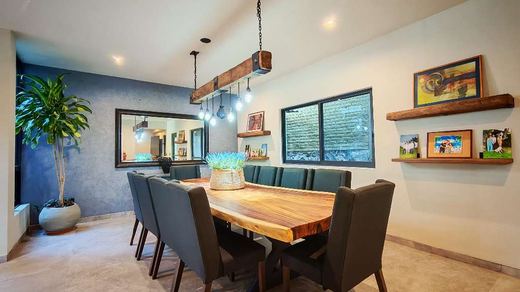 Modern Luxury, photograph 6