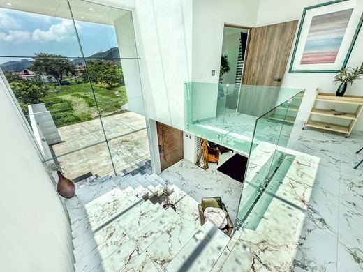 Las Aguilillas -Two Homes, photograph 4