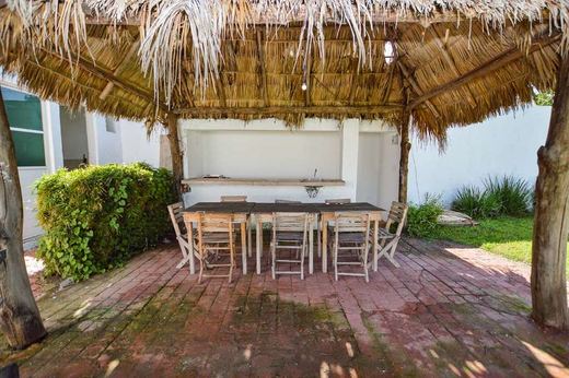 Casa Paraiso, photograph 5