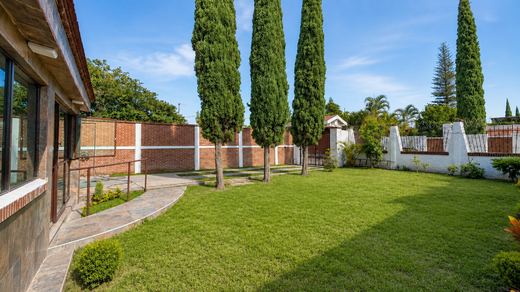 SAN Luis Cipreses in Riberas Del Pilar