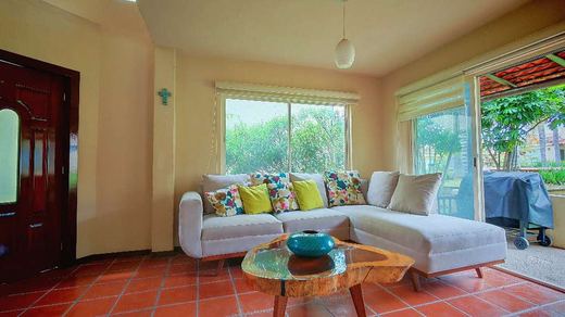 Casa Sierra Lake, photograph 3