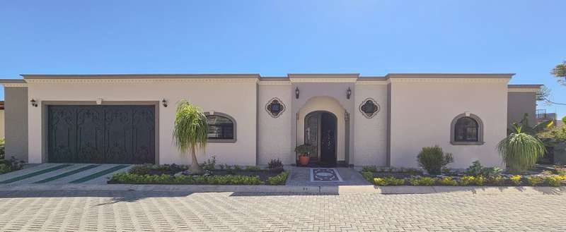 Lake View Luxury in Cielo Vista