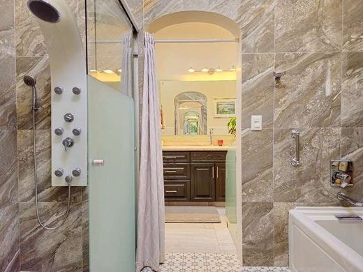 Lake View Luxury, photograph 12
