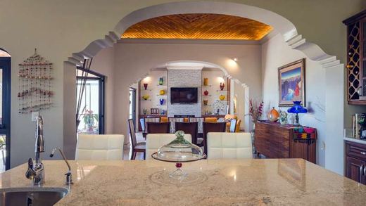 Lake View Luxury, photograph 5