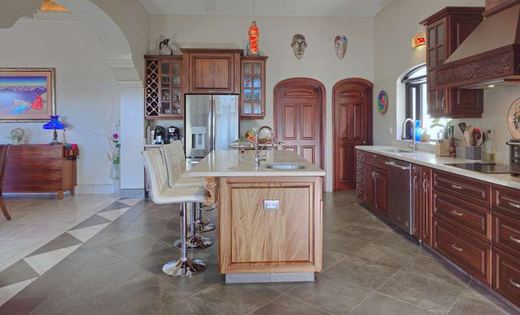 Lake View Luxury, photograph 7