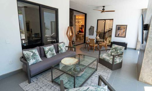 Modern Delight, photograph 10