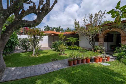 Paseo de Las Brisas 20, photograph 2