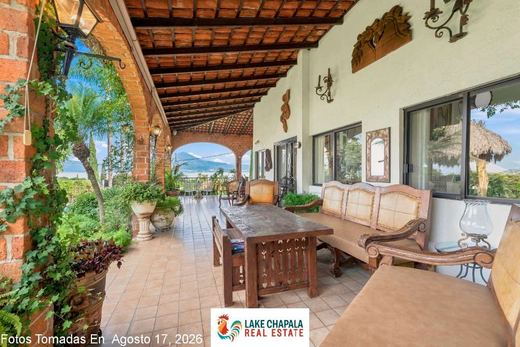 Heavenly Hacienda -Serene Lakeview in Las Fuentes