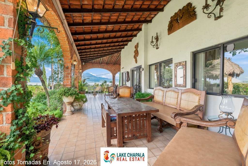 Heavenly Hacienda -Serene Lakeview in Las Fuentes