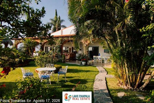 Heavenly Hacienda -Serene Lakeview, photograph 2