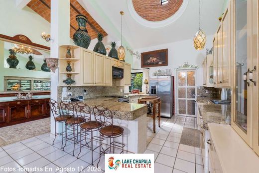 Heavenly Hacienda -Serene Lakeview, photograph 5