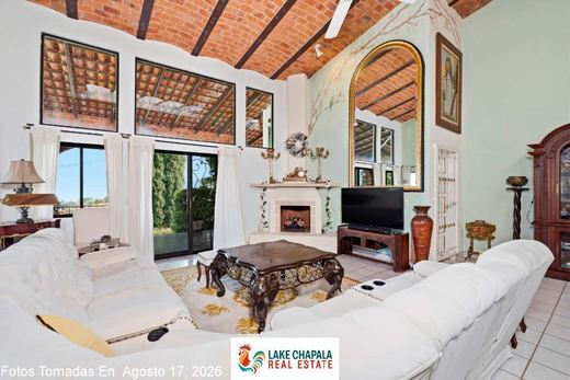 Heavenly Hacienda -Serene Lakeview, photograph 7