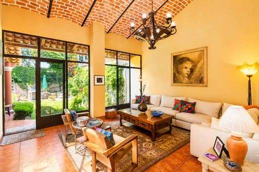 Casa de la Bandera, photograph 2