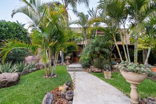 El Tao Residence, photograph 2