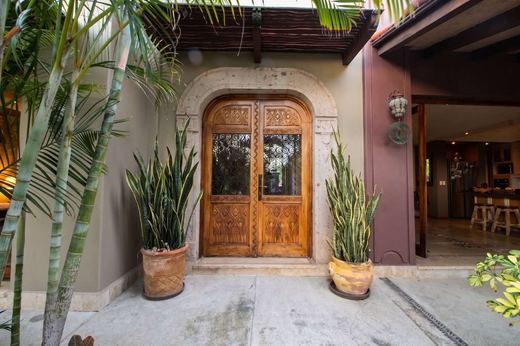 El Tao Residence, photograph 3