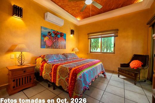 A Luminous Modern Hacienda, photograph 11