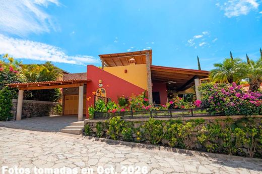 A Luminous Modern Hacienda, photograph 2