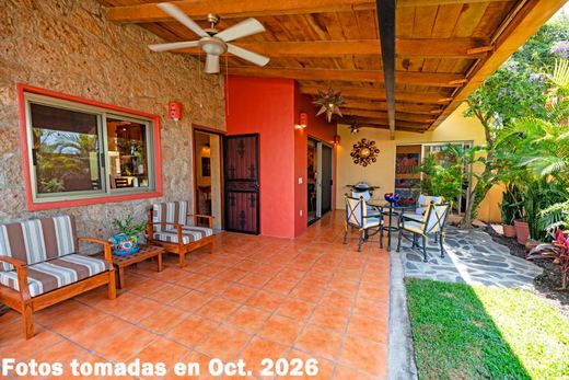 A Luminous Modern Hacienda, photograph 3