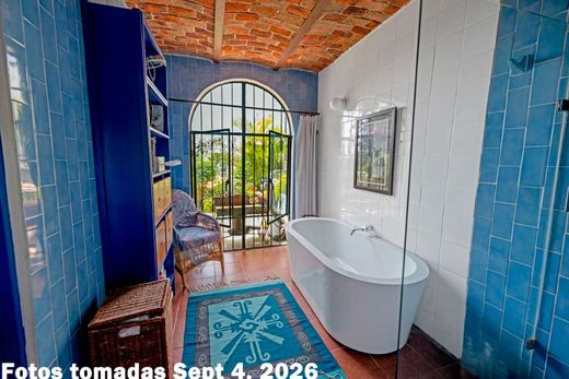 Enchanted Cottage with a View, photograph 11