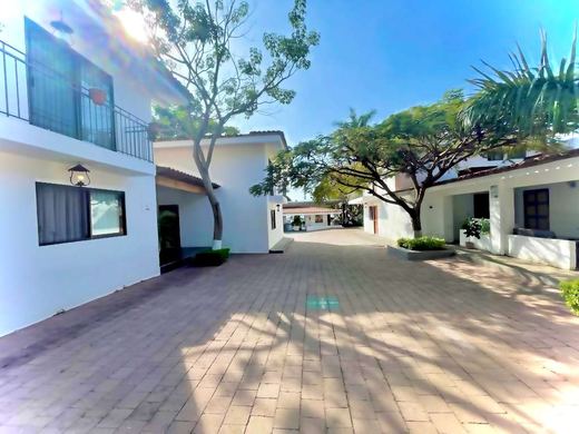 Ajijic Lakefront, photograph 10