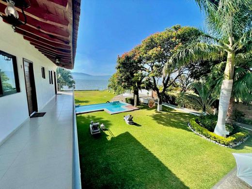 Ajijic Lakefront, photograph 3
