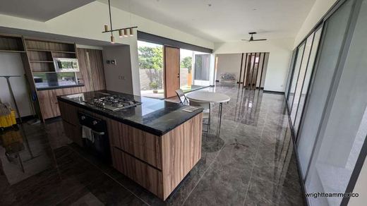 Fairway Contemporary, photograph 6