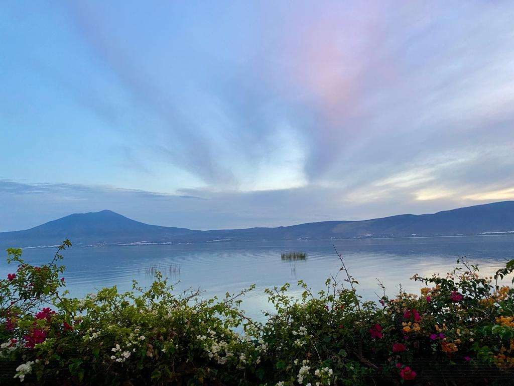 EL Chante Lakefront in El Chante