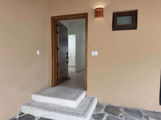 Casa Primavera 83, photograph 3